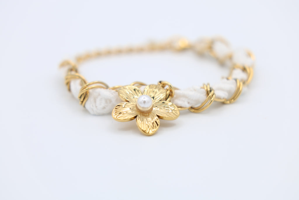 Aria - Gold Lace Chain Bracelet with Flower Pendant