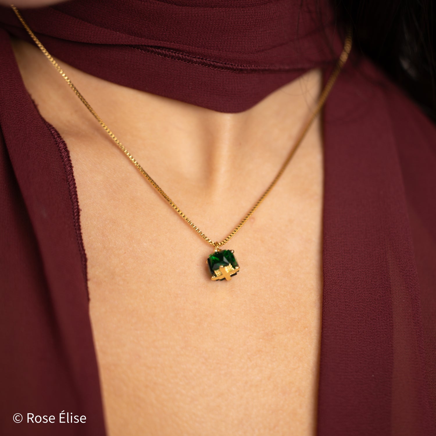 Émeraude - 18k Gold Emerald Crystal Cube Necklace