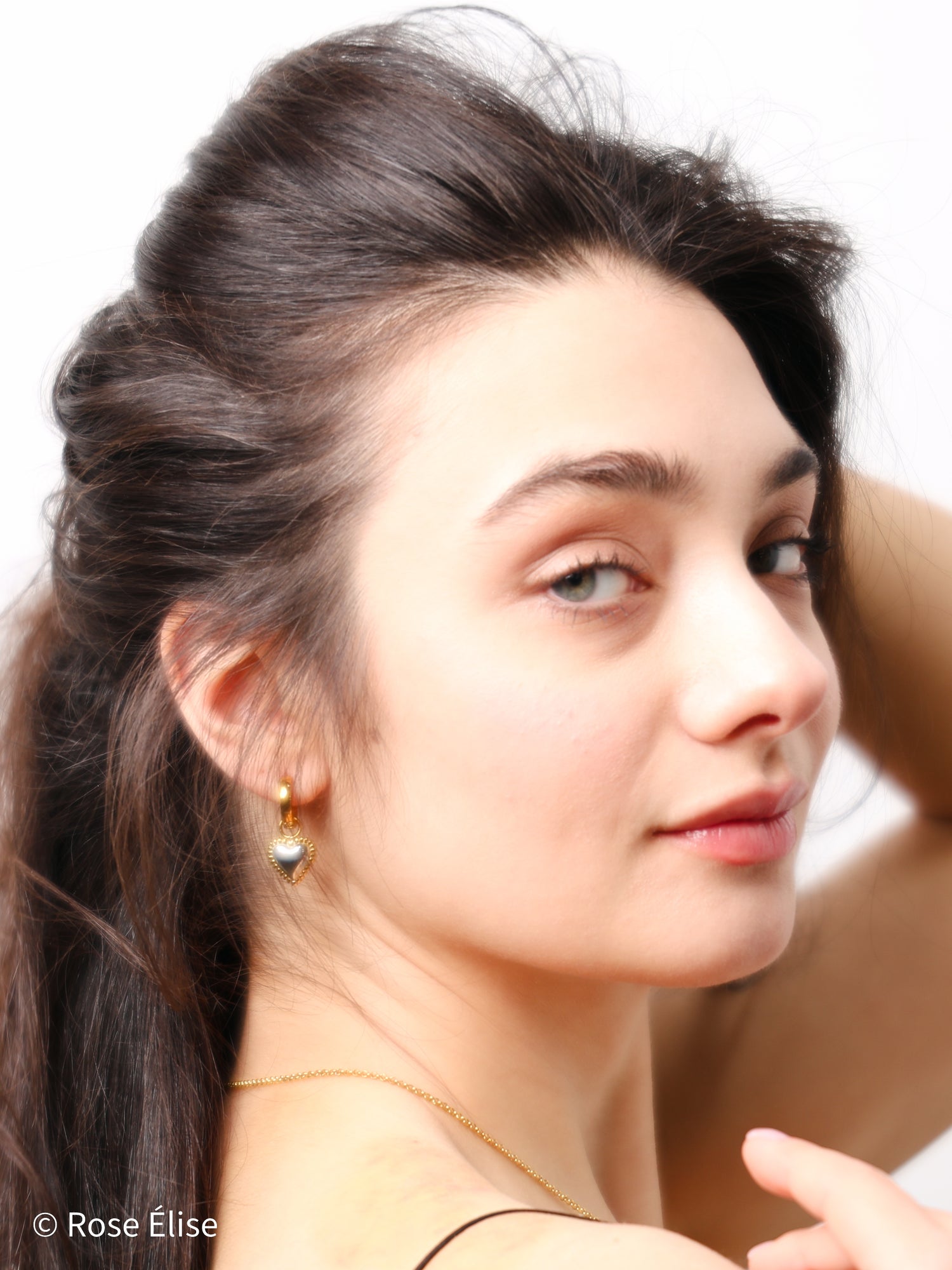 Irisé - 18k Gold Pearlescent Heart Earrings