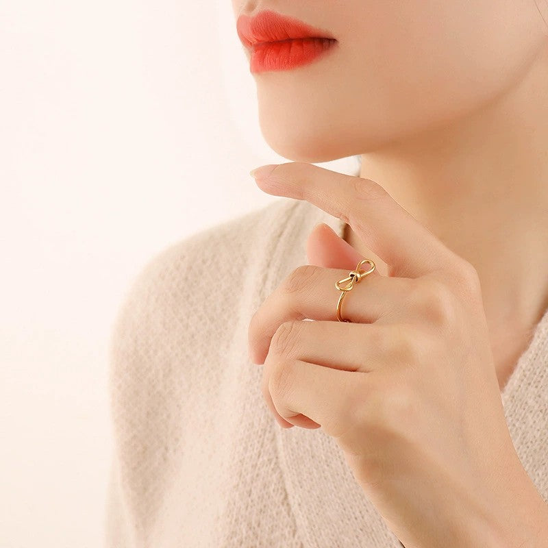 Aurelia - 18k Gold Bow Ring
