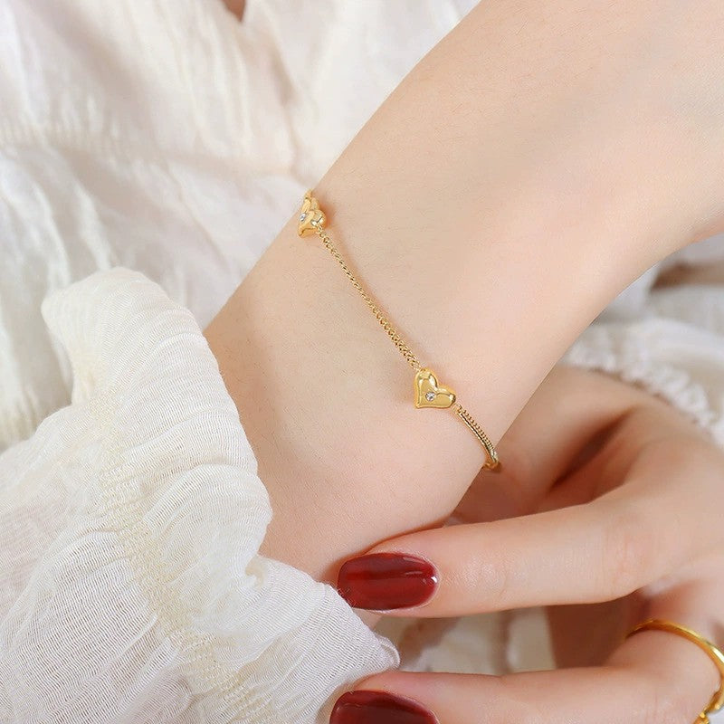 Adoré - 18k Gold Heart Charm Bracelet
