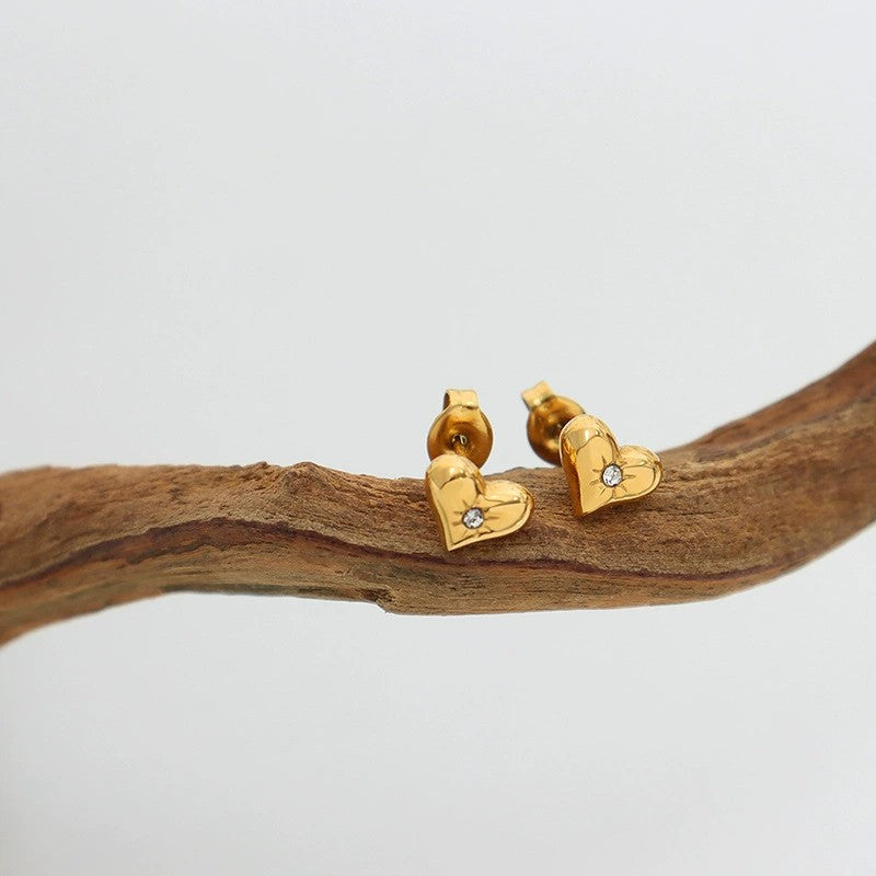 Adoré - 18k Gold Heart Charm Earrings