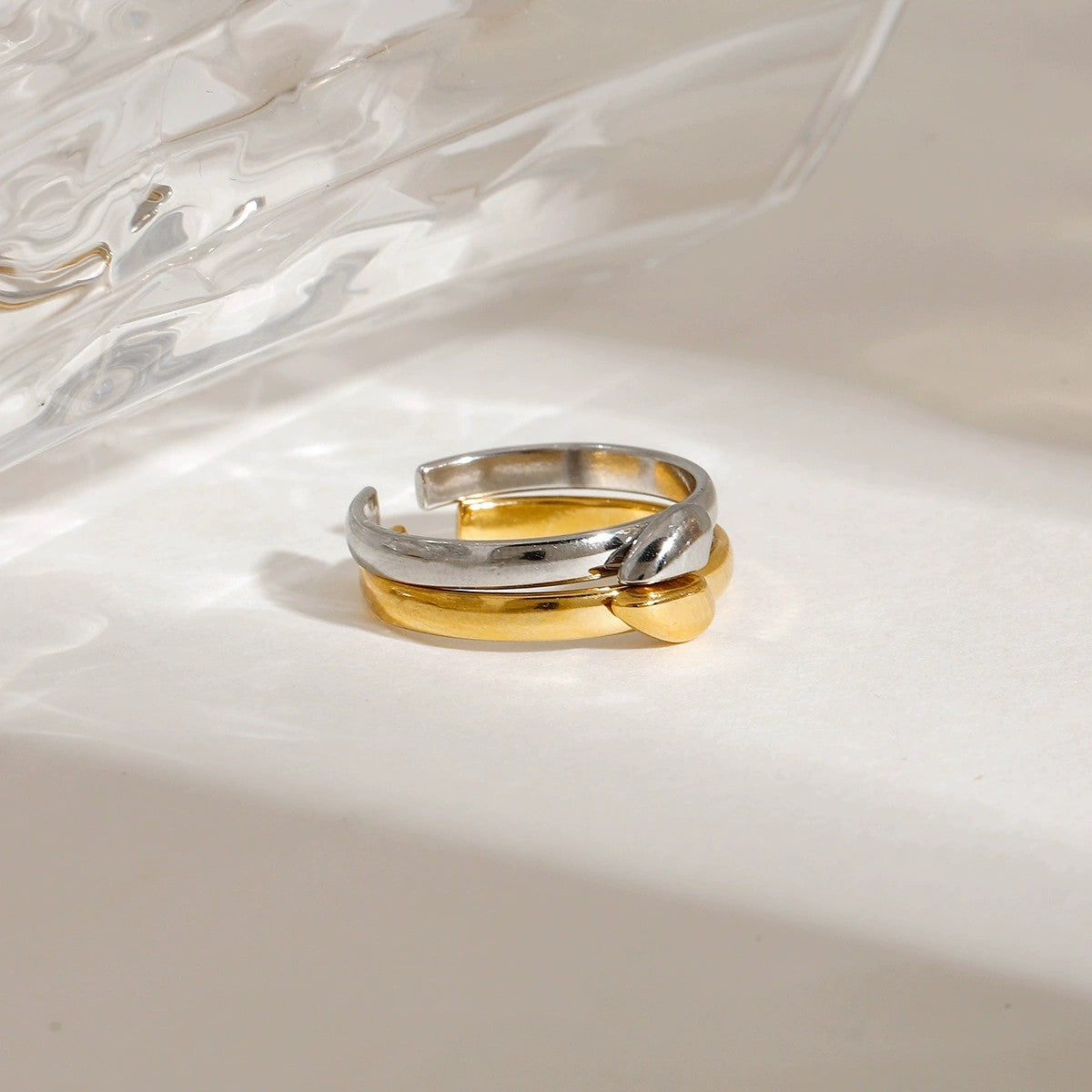 Dualité - 18k Gold & Silver Two-Tone Interlocking Ring