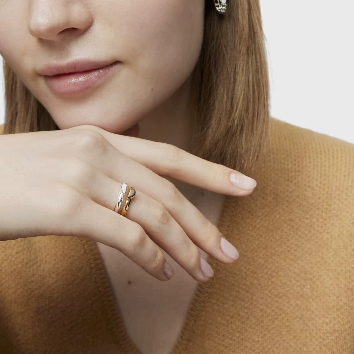 Dualité - 18k Gold & Silver Two-Tone Interlocking Ring